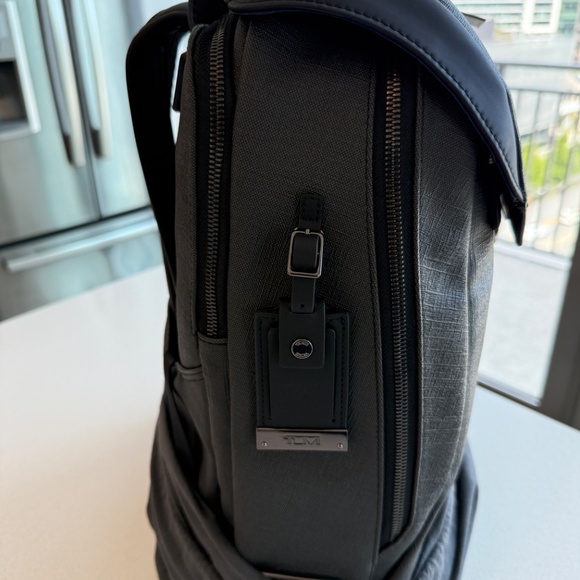 Brand new TUMI GRY DRESDEN FLAP BACKPACk - Ashton Collection - Picture 6 of 10